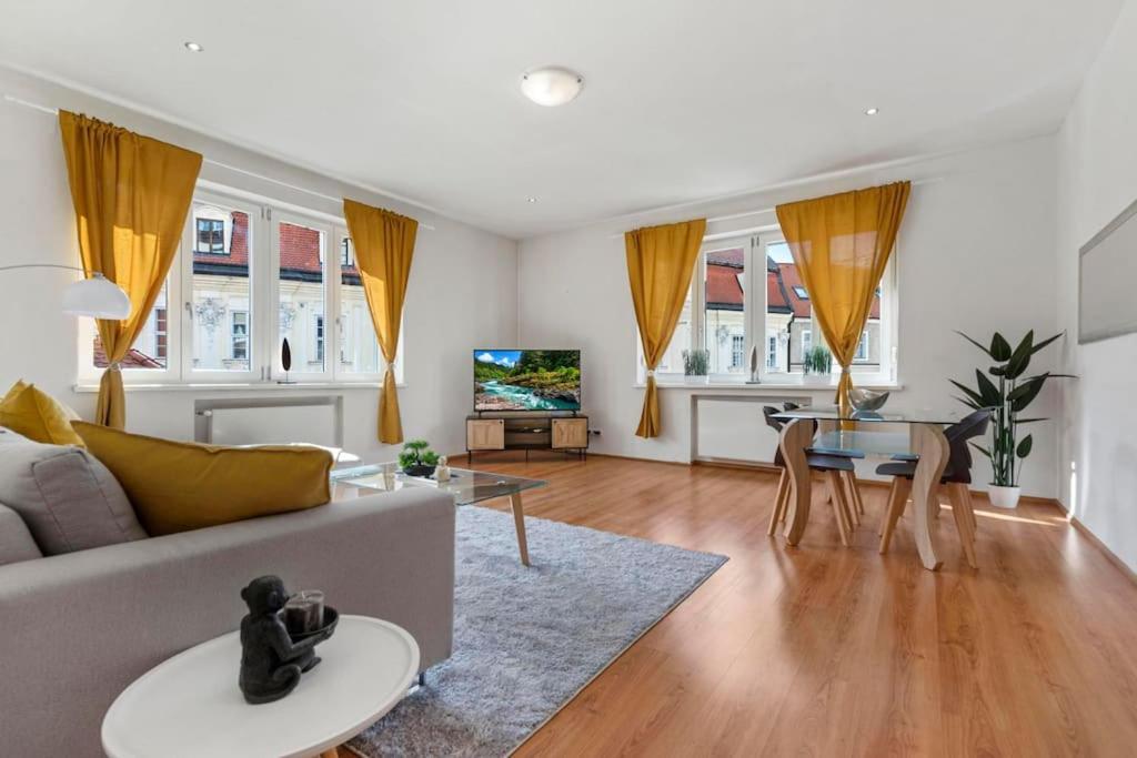 Exclusive Apartment In Centre Bratislava Exteriér fotografie